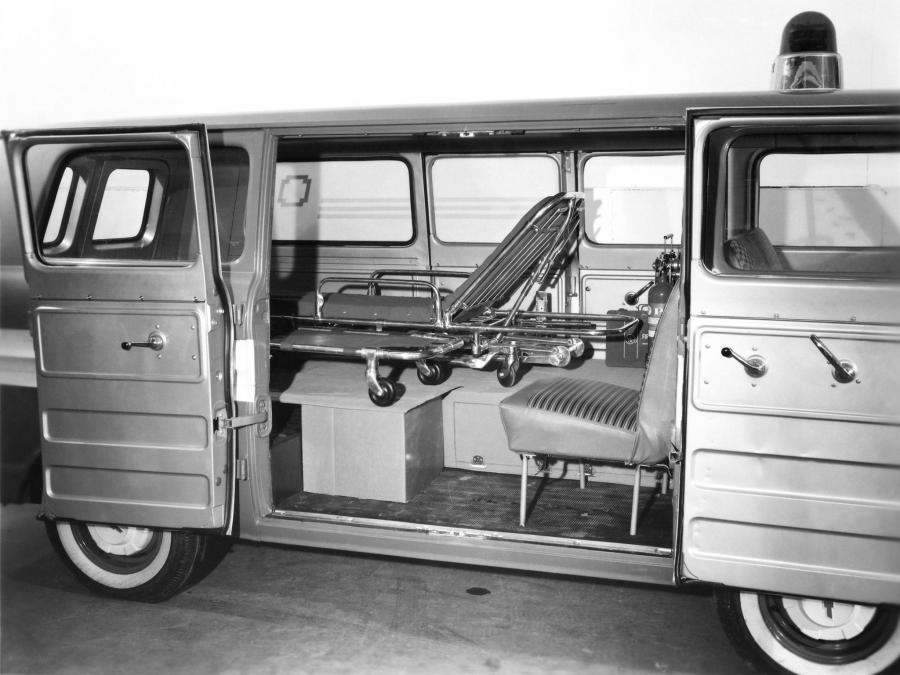  Chevrolet Corvair Greenbrier Amblewagon 1961 года  (фото 2 из 3)